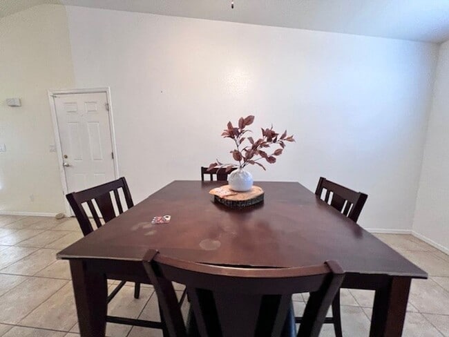 Building Photo - 3 Br 2Ba House with Garage and fenced yard**FURNISHED**