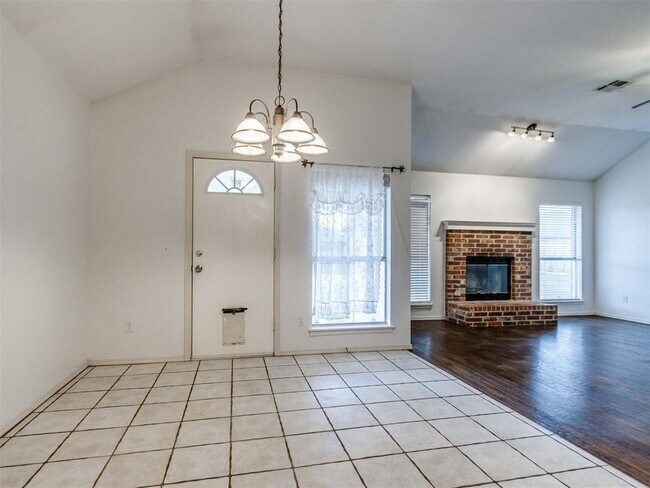 Building Photo - 1717 Foxfire Rd