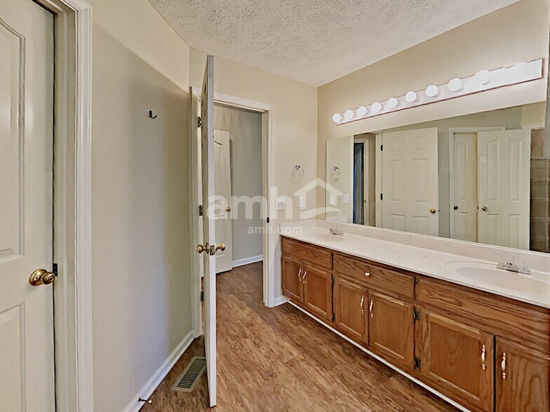 Building Photo - 413 Saint Francis Ave