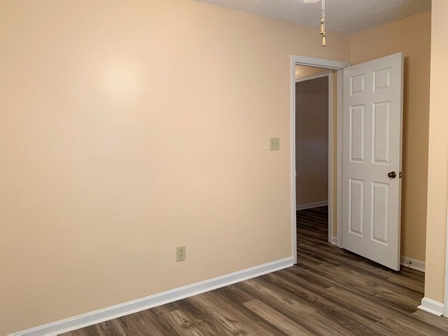 Building Photo - Nice Condo close to RAFB