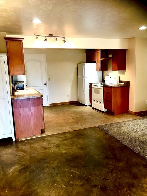 Building Photo - 4835 Creek View Dr