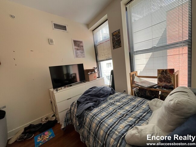 Building Photo - 8 Winter St