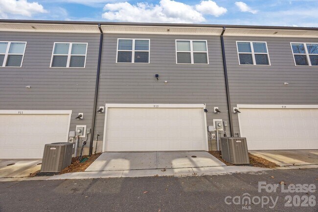 Building Photo - 915 Kinsey Aly