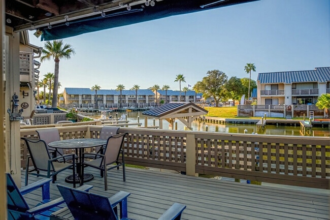 Building Photo - 1902 Bayhouse Dr