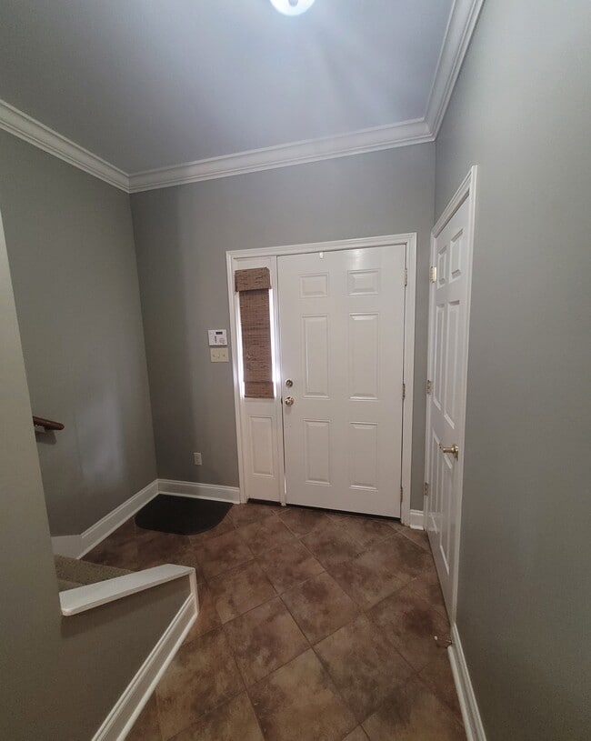 Building Photo - 8 Townhouse Cv