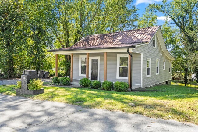 Building Photo - 1308 Columbia Rd