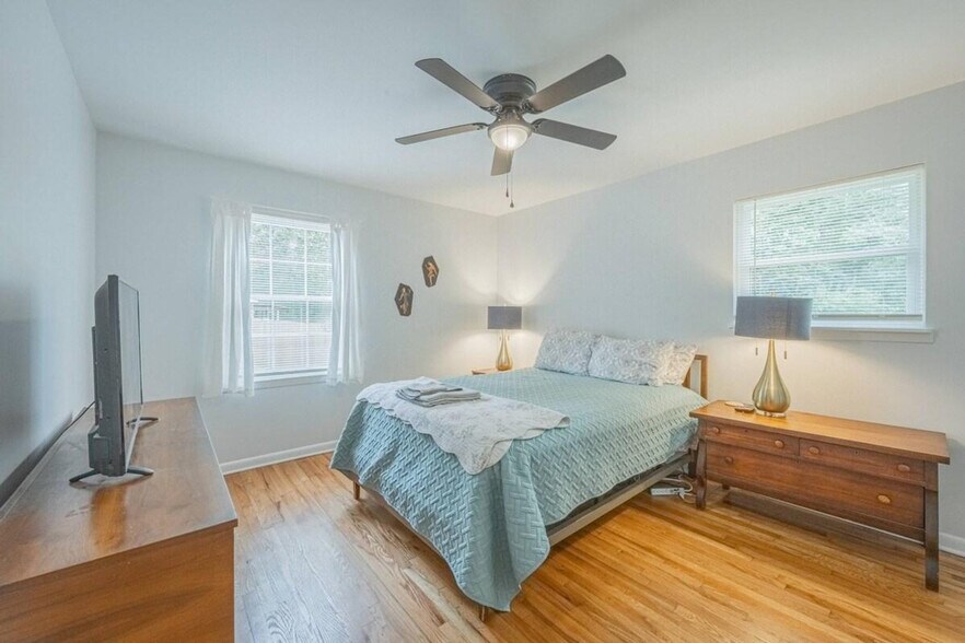 Building Photo - 635 Rivermont Rd