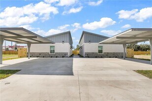 Building Photo - 1602 Playa Dr