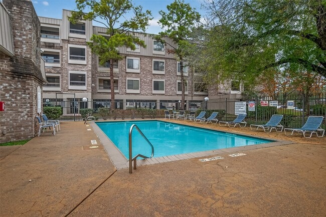 Building Photo - 2211 S Braeswood Blvd