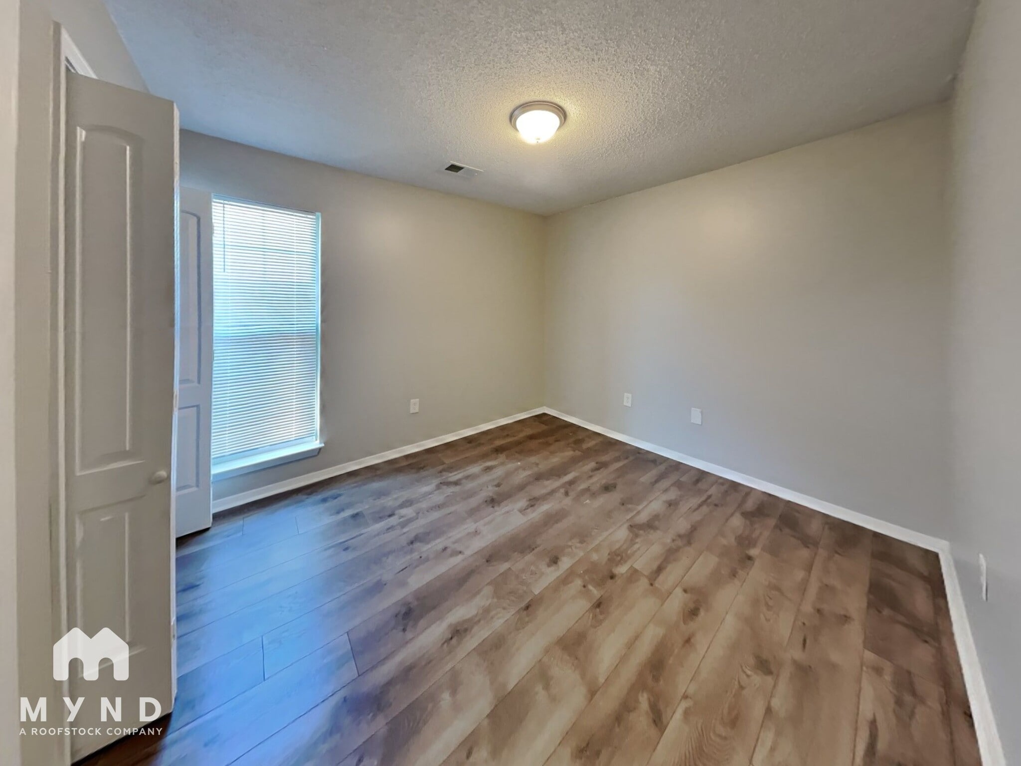 Building Photo - 3422 Laurelwood Dr