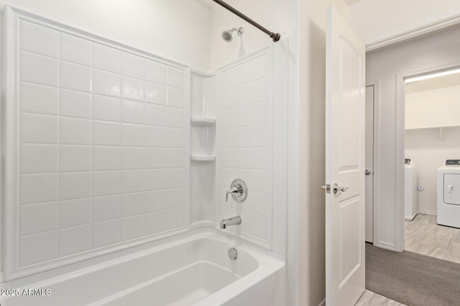Building Photo - 905 S Canal Dr