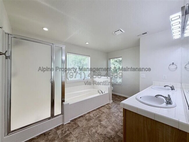 Building Photo - 13592 SW Mapleview Ln