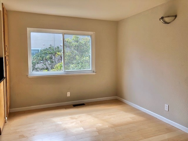 Building Photo - 7 E Court Ln