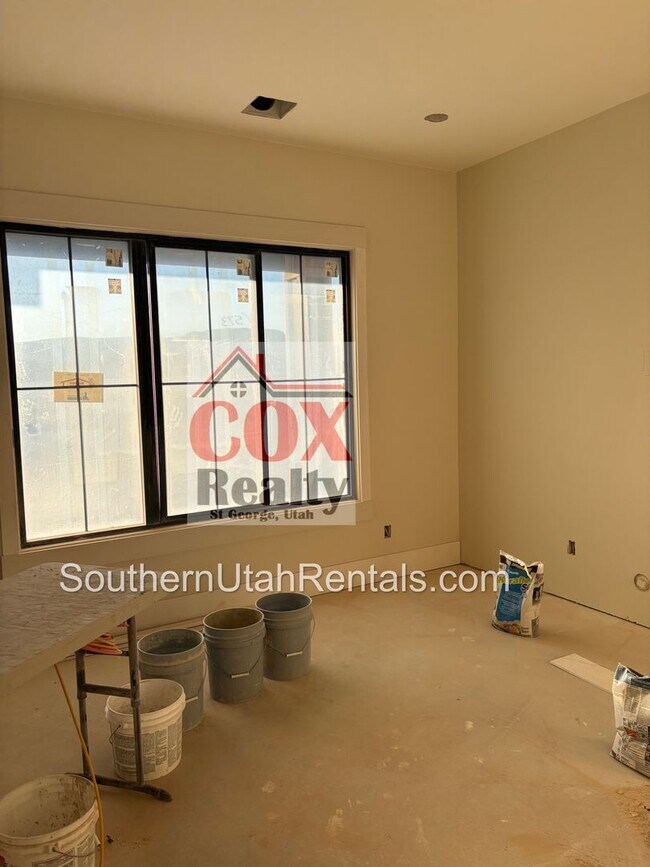 Building Photo - Gorgeous Washington Fields Home with 6 bed...