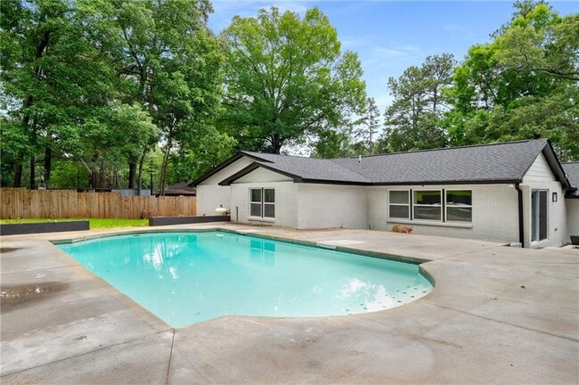 Building Photo - 3154 N Druid Hills Rd