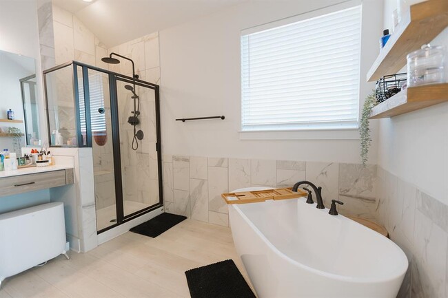 Building Photo - 808 Karst Cv