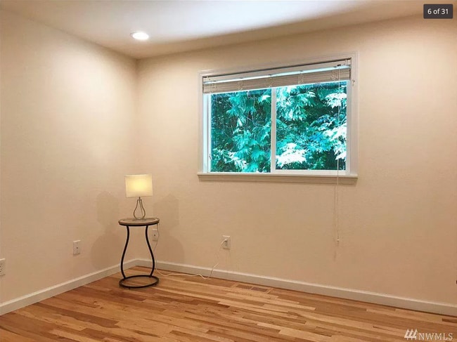 Building Photo - 305 N 188th St