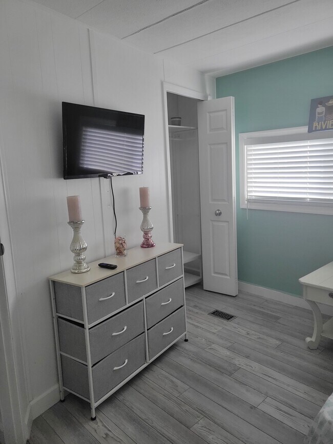 Building Photo - 6450 Floral Ct