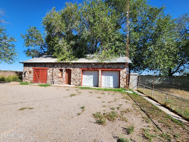 Building Photo - 6643 Westside Dr