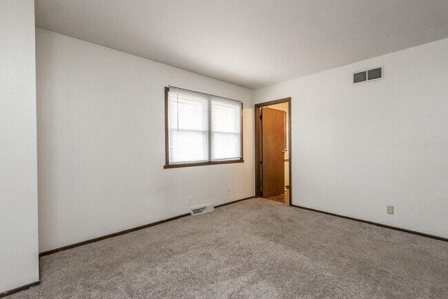 Building Photo - 21225 Mary Lynn Dr