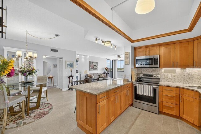 Building Photo - 7100 Sunshine Skyway Ln S