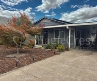 Building Photo - Three Bedroom, One Bathroom Home with Larg...