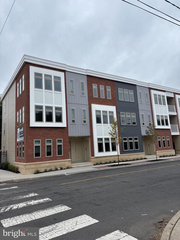 Building Photo - 200 Hamilton Ave