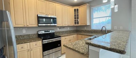 Building Photo - 6524 Hidden Cove Dr
