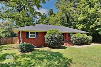 Building Photo - 5201 Pinebrook Dr