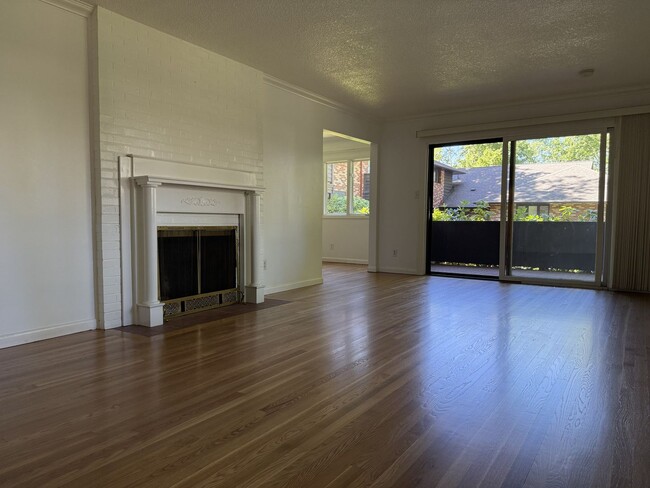 Building Photo - 2425 SW 19th Ave