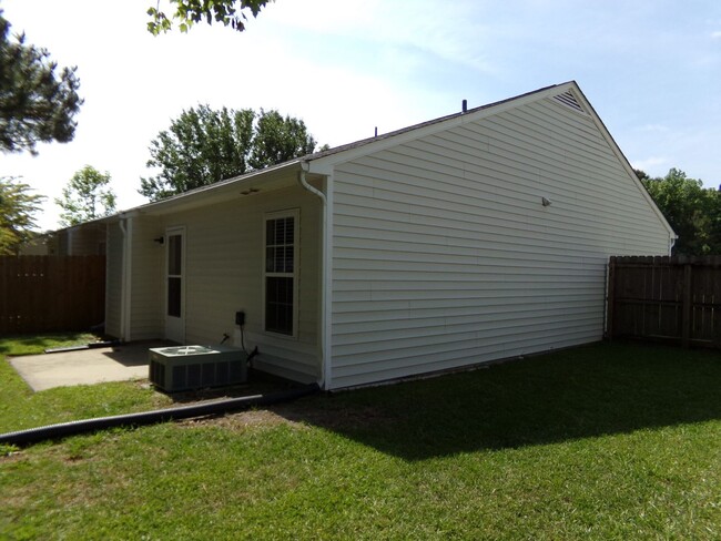 Building Photo - Modern Duplex in Havelock