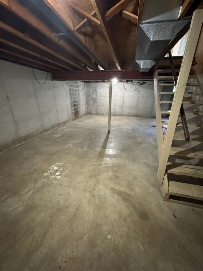 Building Photo - 311 Hawthorne Ct