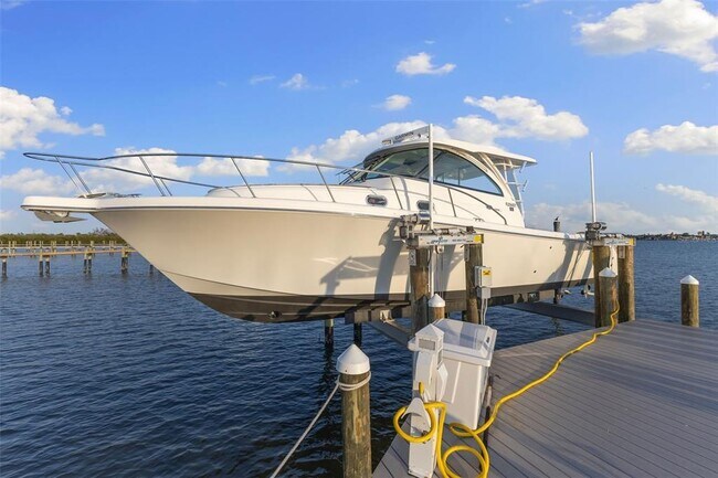 Building Photo - 450 Bayshore Dr