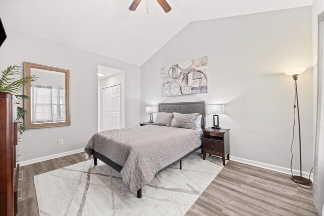 Building Photo - This immaculate 3-bed, 2.5 bath townhome in the Olde Stone Crossing community with the primary be...