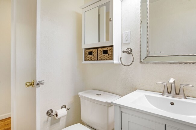 Building Photo - 3-Bed 2-Bath Home with Detached Studio Apartment!