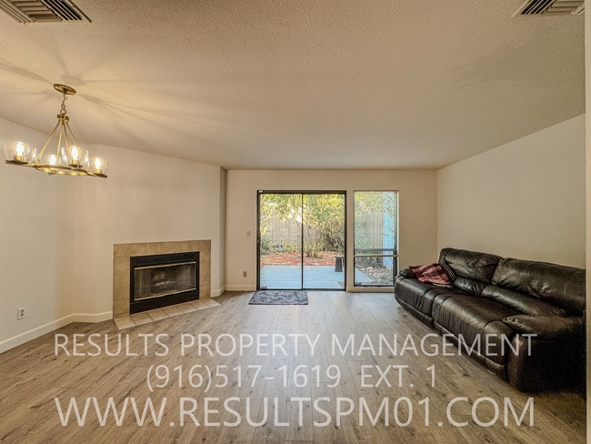 Building Photo - Two bedroom condo near Davis university