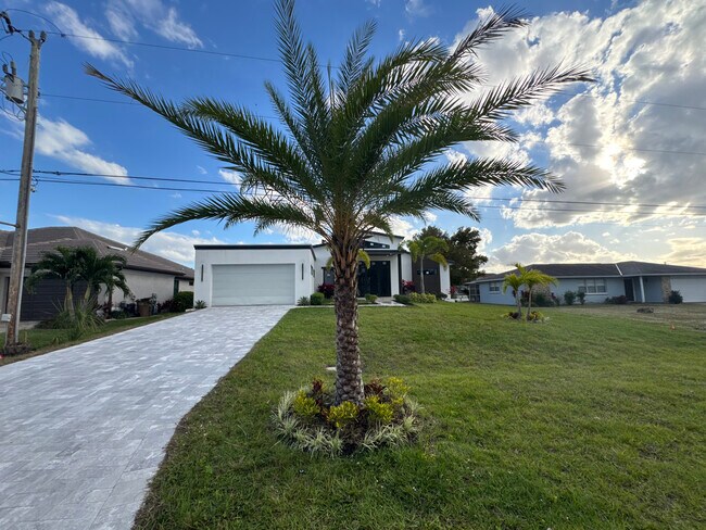 Building Photo - 1882 Coral Point Dr