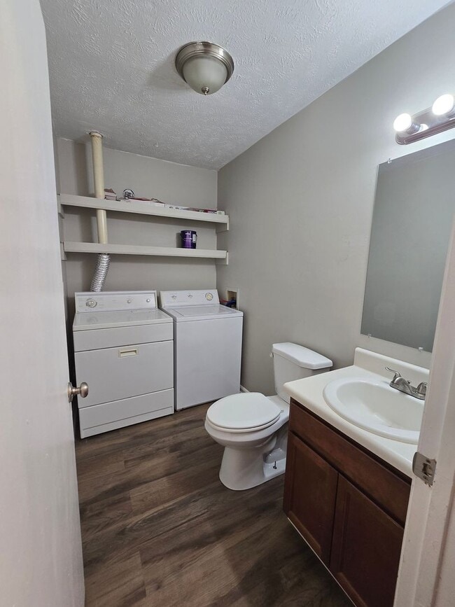 Building Photo - NEW LISTING!!!!!