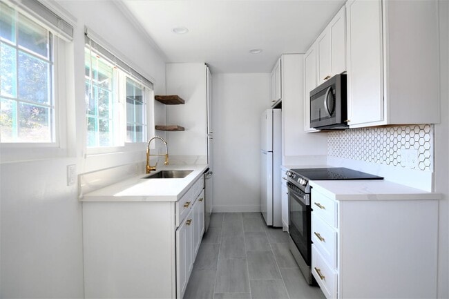 Building Photo - 258 Streamwood