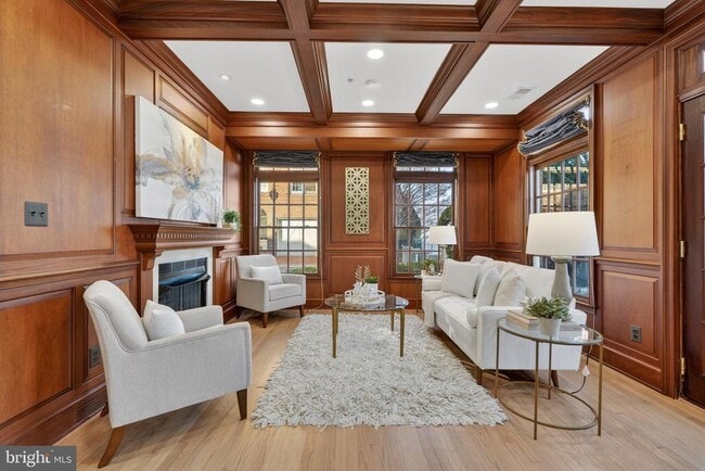 Building Photo - 700 Kahn Pl