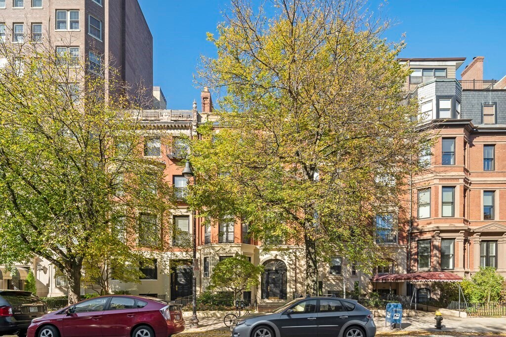 Building Photo - 243 Beacon St