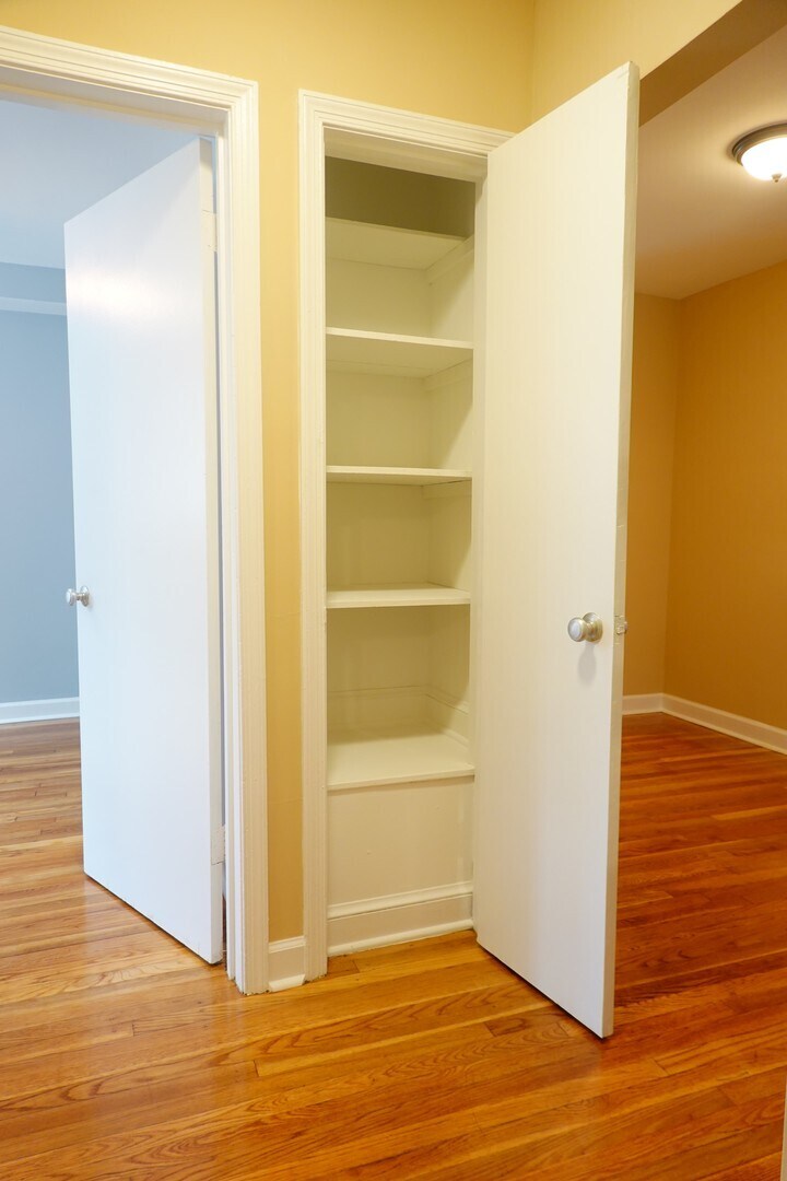 Building Photo - 8713 Plymouth St