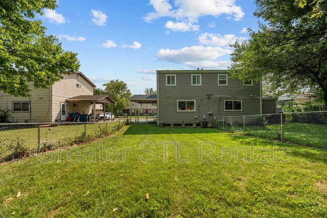Building Photo - 2115 Campus Dr