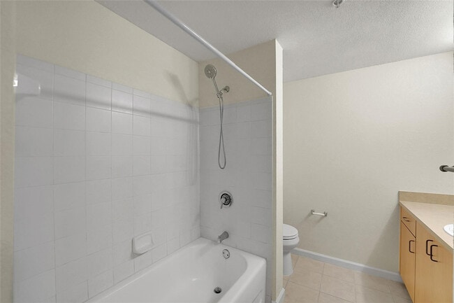 Building Photo - 533 NE 3rd Ave