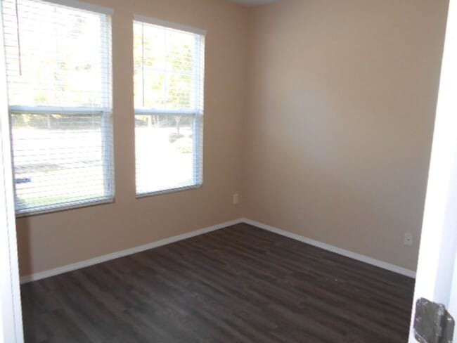 Building Photo - 3 bedroom, 3 bath townhome in Kiskadee Parke