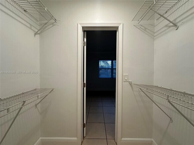 Building Photo - 2536 Van Buren St