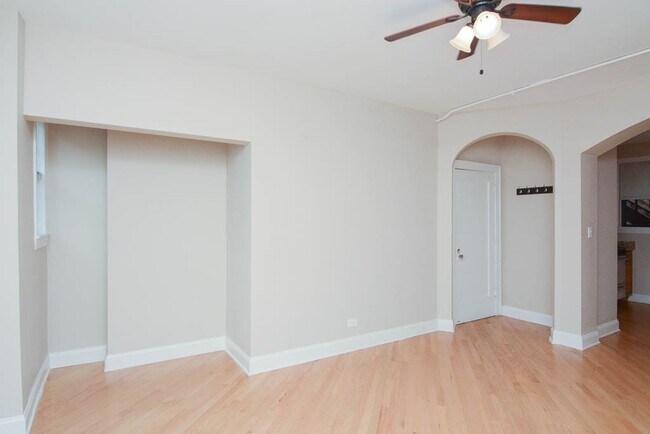 Building Photo - 899 Green Bay Rd