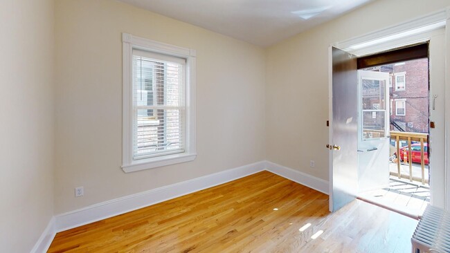 Building Photo - 2 Bedroom Split on Beacon St. No brokers F...