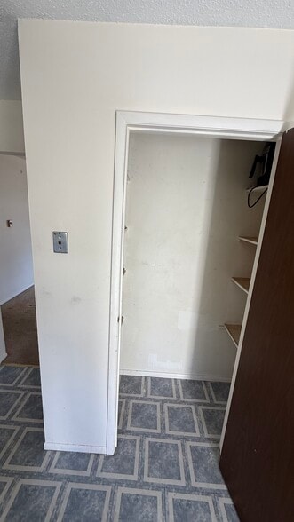 Building Photo - 820 E Tipton St