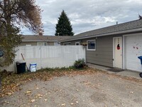 Building Photo - 2 Bed - 1 Bath - Attached Garage